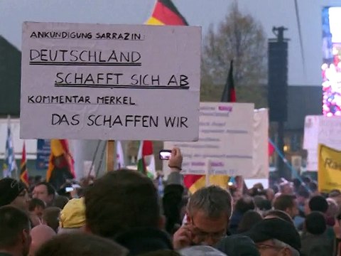 Réfugiés : blocages dans les Balkans, manifestation hostile en Allemagne