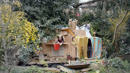 Mini Kevin McCloud has Grand Designs for Den Day