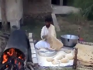 Wow! Guy makes huge rumali rotis