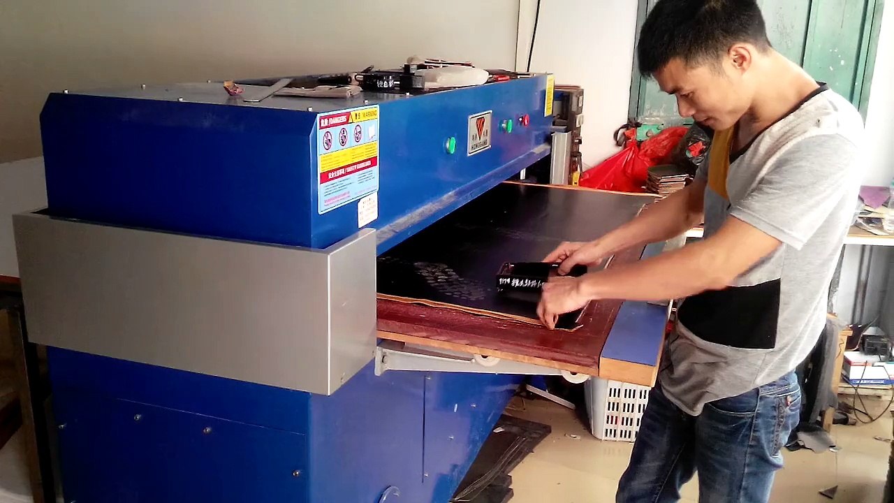 Leather Cutting Machine with large area China Honggang