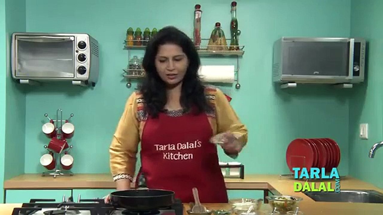 Stuffed Capsicum in Tomato Gravy Diabetic Recipe by Tarla Dalal