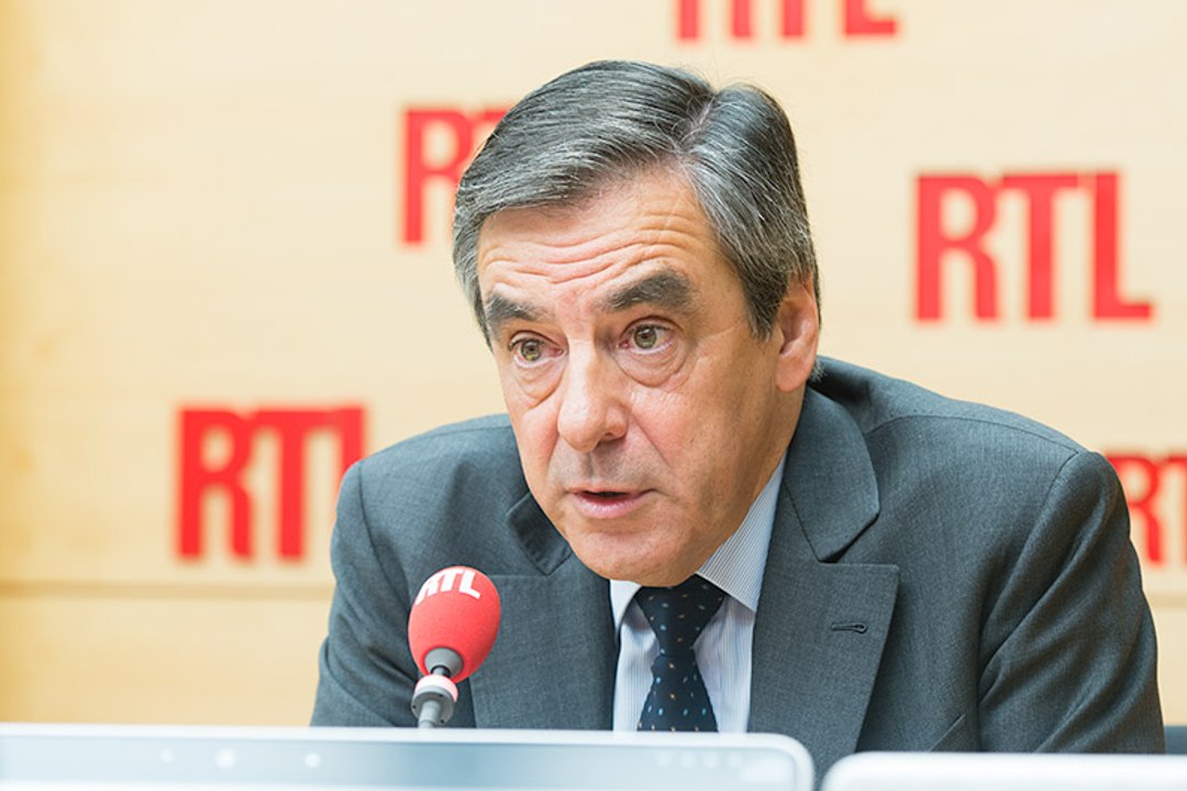 François Hollande, "impuissant et enfumeur" pour François Fillon