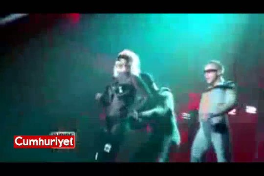 Britney Spears'ın sahnede fermuarı patladı