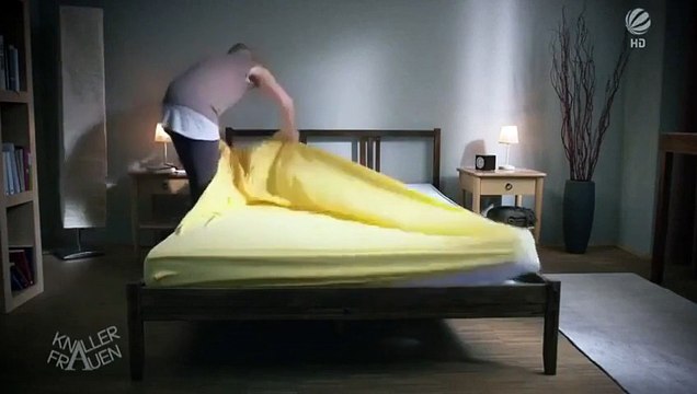 Не все девушки так могут заправить кровать)))