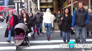 Girl Walks Around NYC With No Pants