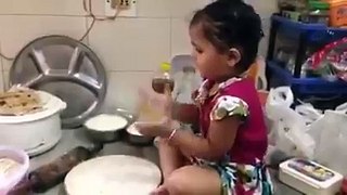 A baby chaild doing chapati