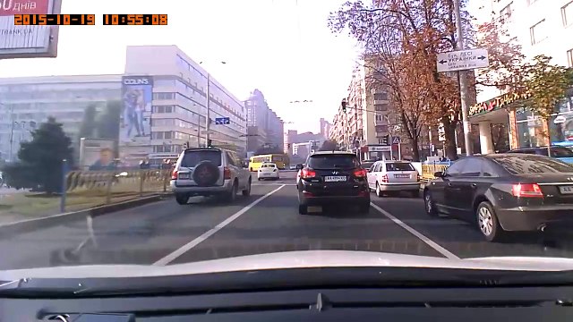 ДТП в Киеве: на Леси Украинки - Кутузова не разминулись Hyundai и Subaru