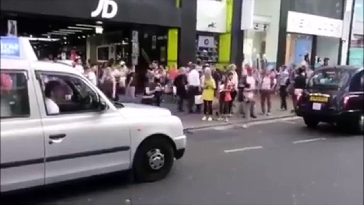 So insane jump over the road : this guy is a re...