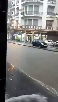 Les eaux pluviales inondent Oran
