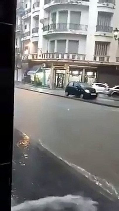 Les eaux pluviales inondent Oran