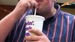 Ce gars fait du Dubstep avec une paille et un gobelet McDonald's... Dingue!!!
