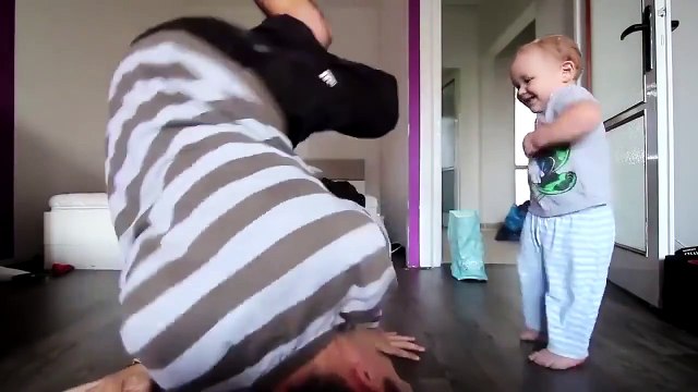 Un papa et son fils font une Battle de danse Hip Hop... Trop mignon
