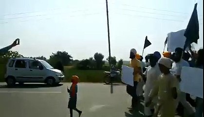 Télécharger la video: Protest against beadvi of guru granth sahib ji (1)