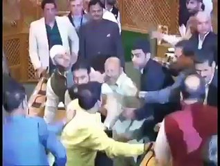 Muqboza Kishmir Assembly BJP Ghunday Kis Tarah Lar Rahay Hain Zoor Say Bolo Kishmir Binay Ga Pakistan