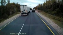 Quand un camion touche un autre camion