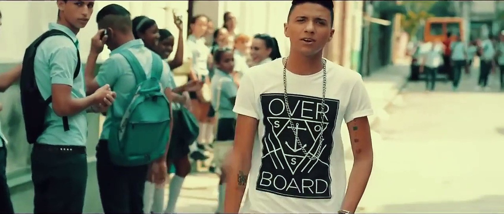 DIVAN TE NECESITO (OFFICIAL VIDEO)