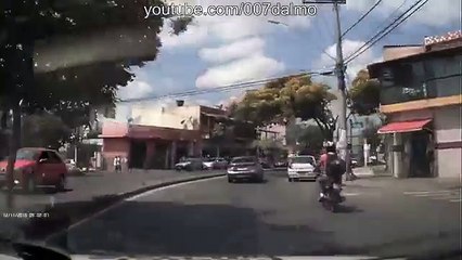 Fiat Palio da Polícia Brasileira consegue interceptar um Honda Civic roubado