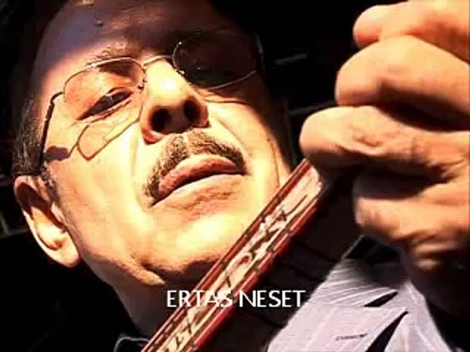 NEŞET ERTAŞ Cahildim DÜNYANIN Rengine KANDIM Elektro BaGLAMA