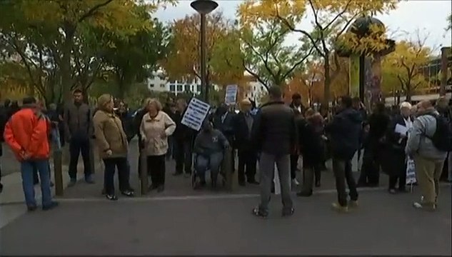 Seine-Saint-Denis : Hollande applaudi et hué dans un accueil électrique à La Courneuve