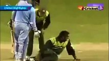 Virender Sehwag Helps Injured Shoaib Akhtar After Great Argument Between Them