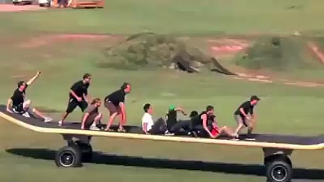 Découvrez le plus grand skateboard du monde