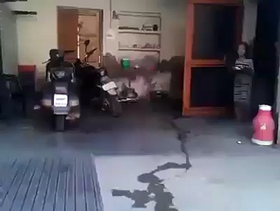 মেয়েরা যে কত দুষ্টু না দেখলে বুঝতে পারবেন না !