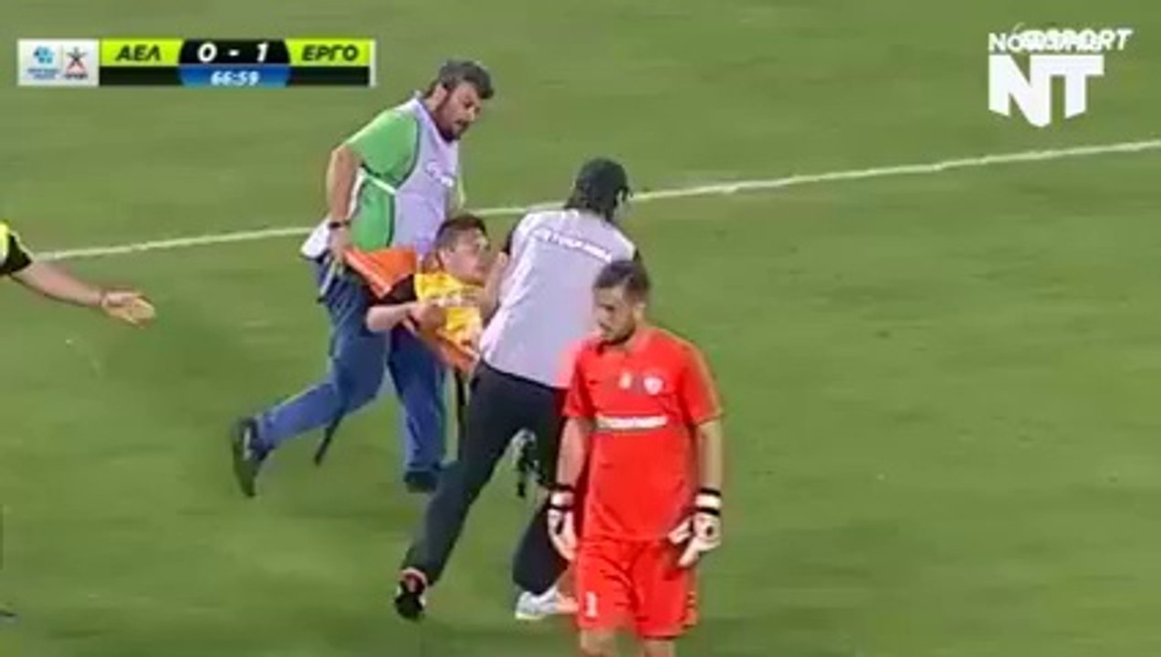 Sideline medical team makes things 10 times worse by dropping an injured player