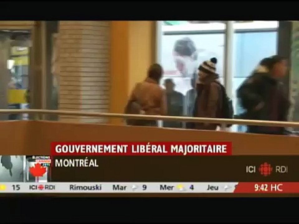 Justin Trudeau @JustinTrudeau Le premier ministre du #Canada serre des mains au Métro #Montréal.