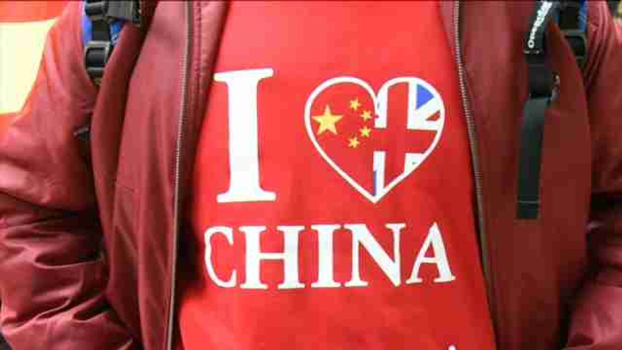 Xi Jinping inicia en Londres una visita histórica ante una población dividida