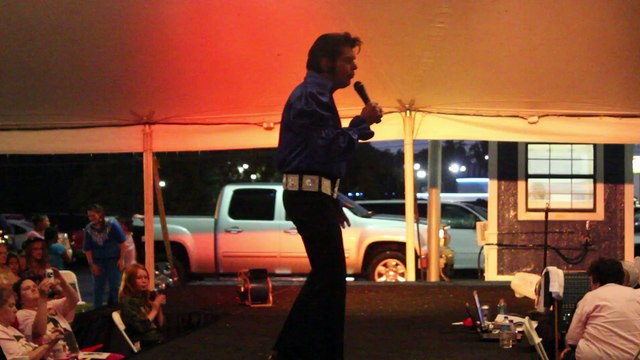 Richie Santa sings 'That's Alright Mama' Elvis Week 2013