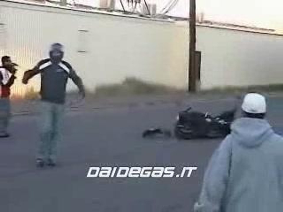 Yamaha R1 02 stunt & crash