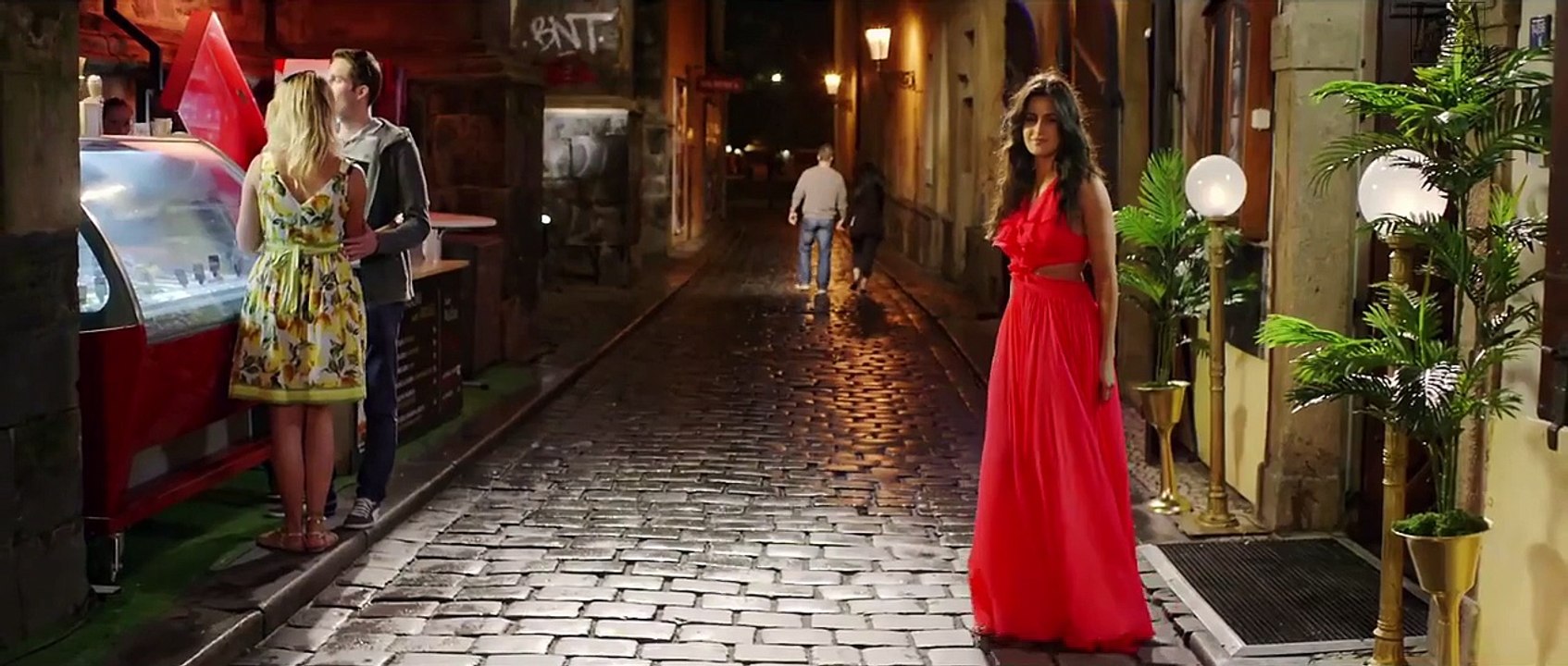Fox Star Quickies : Bang Bang Kiss Karne Ki Khoshish!