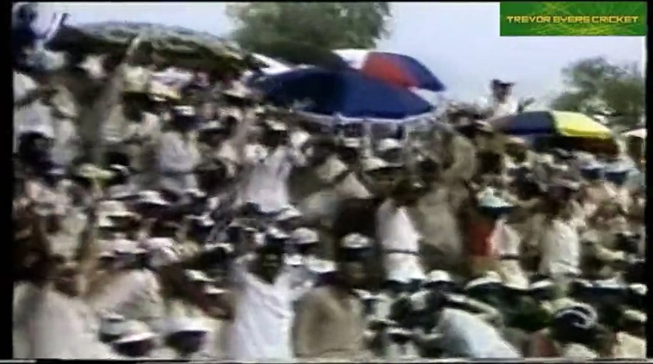 Imran Khan's famous 6_14 vs India Sharjah 1985 -Extended Highlights