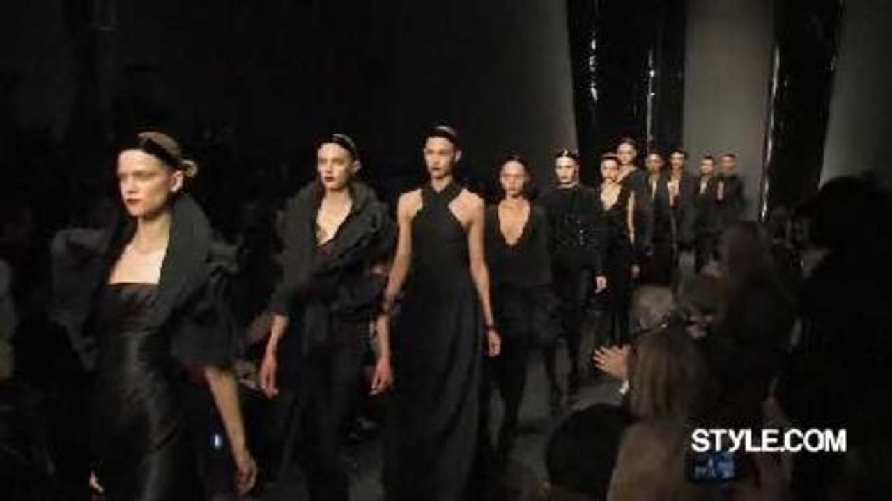 Donna Karan: Fall 2010 Ready-to-Wear