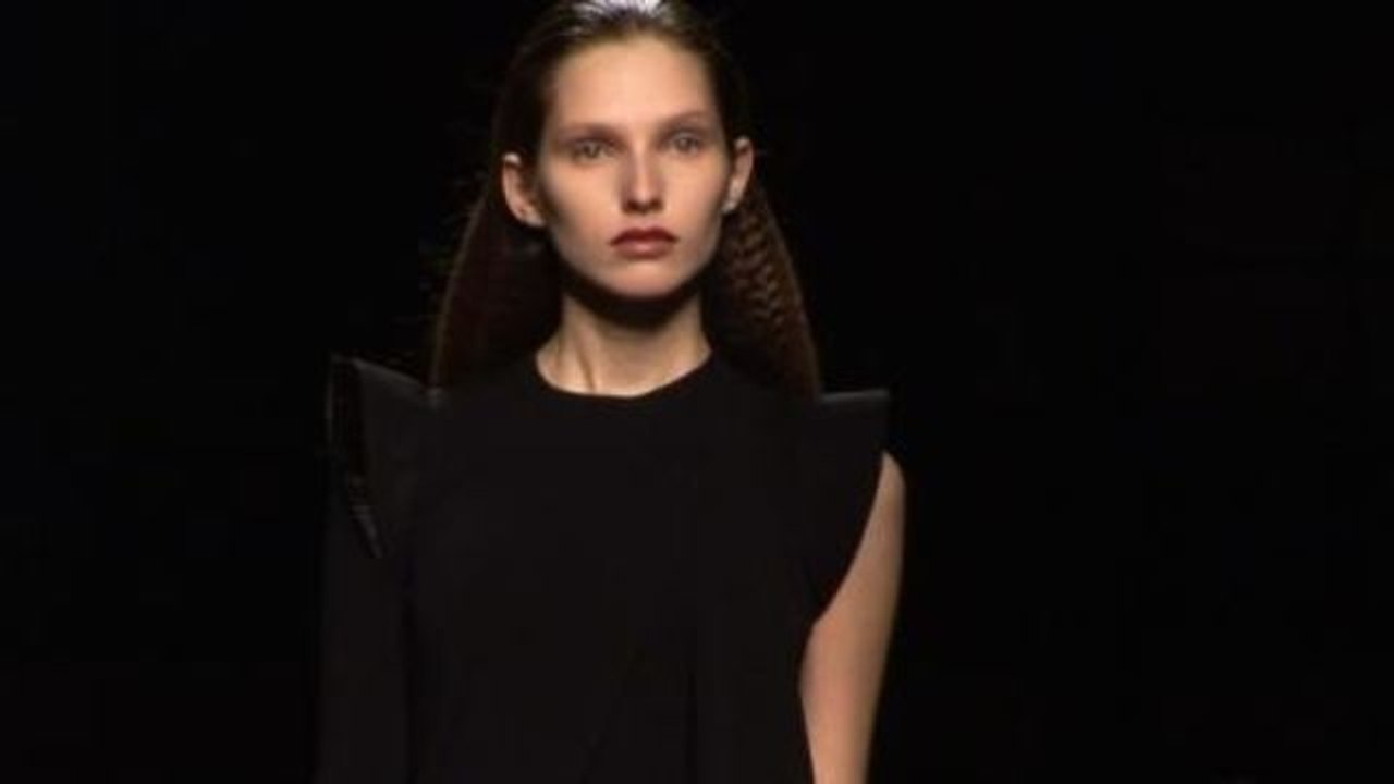 Givenchy: Fall 2009 Ready-to-Wear