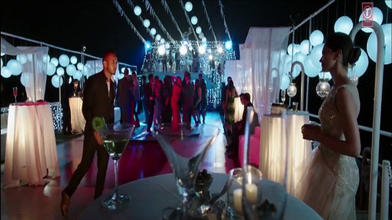 Heer Toh Badi Sad Hai Lyrics from Tamasha, a happy-sad song sung by Mika Singh,