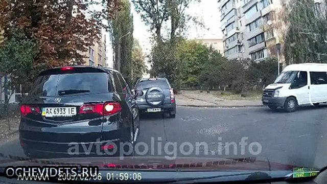 Киев: наглый водитель на BMW X5 не поладил с водителем Acura