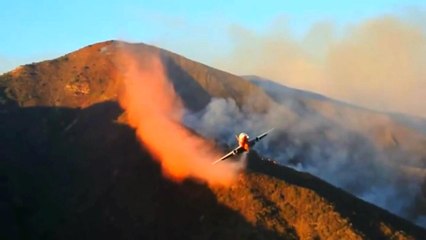 Devasa Uçak Yangına Böyle Müdahale Etti