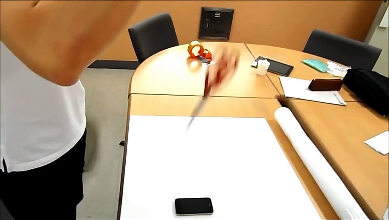 [MP4 720p] Shock Absorption Test of iPhone 4S & iPad - TANK PROTECTION FILM