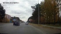 Le motard qui donne priorité à la police Russe