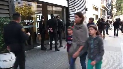 Imatges de l'entrada de la guàrdia civil a la seu de CDC