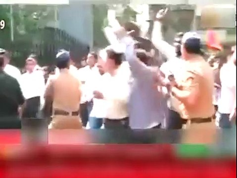 Sania Mirza crying over discrimination of Indian Hindu extremist and their taunt of being Muslim !