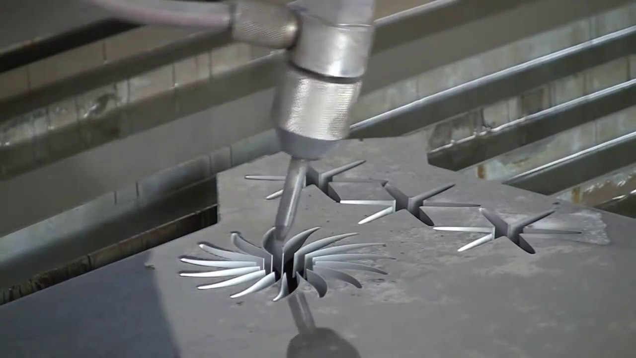 Découper du métal avec un jet d'eau