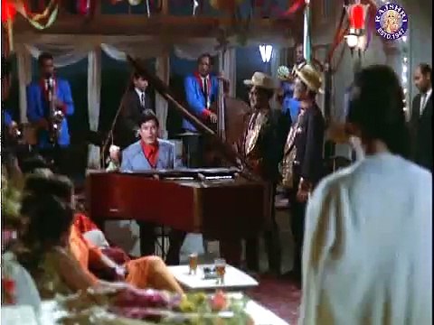 Pyar Deewana Hota Hai - Rajesh Khanna & Asha Parekh - Kati Patang