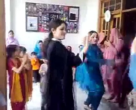 pakistani girls dancing on pashto song karim din
