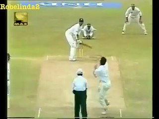 下载视频: WASIM AKRAM is ANGRY - shit umpiring