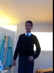 Ce jeune indien fait la danse la plus insolite du siècle
