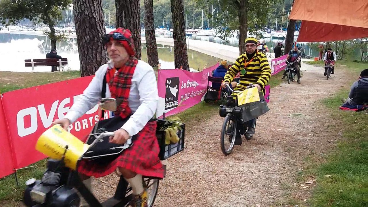 Caravane Solex du Marathon" de VANNES 2015 ...avec  Mario et son petit vélo