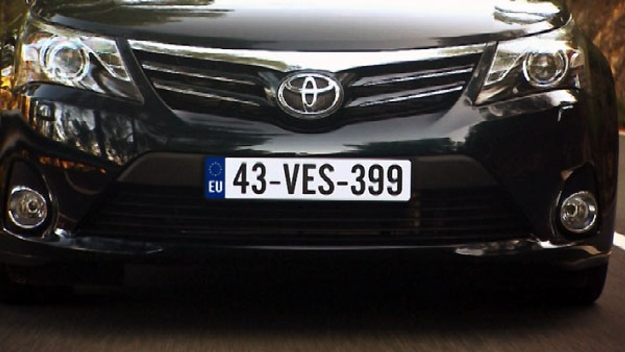 Toyota Avensis Facelift 2012