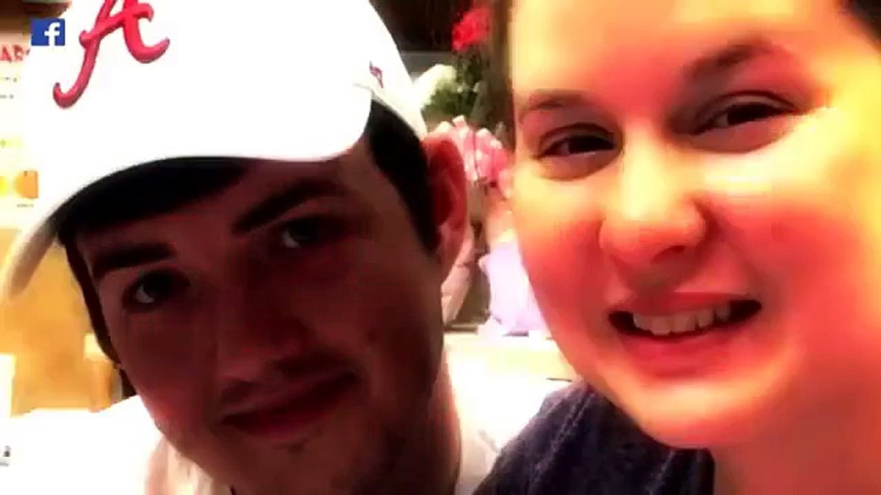 Elle n'arrive pas à croire ce qu'elle voit quand l'infirmière lui donne le bébé après